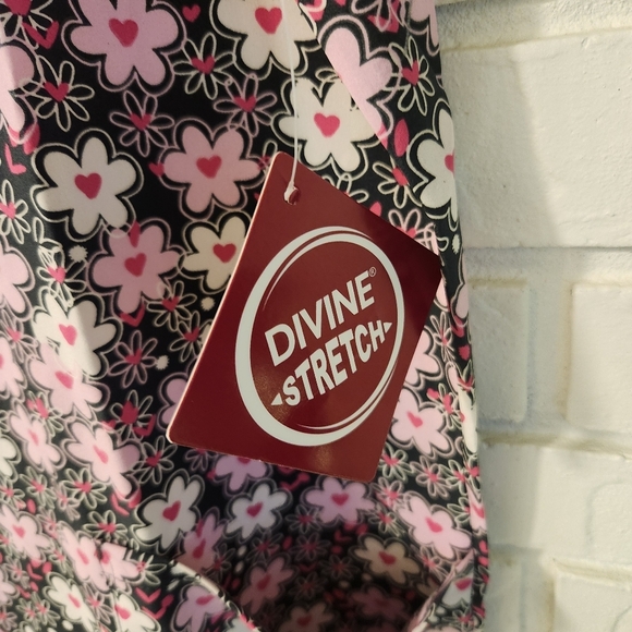 Divine Floral Print Scrub Top NWT LARGE - Picture 3 of 5